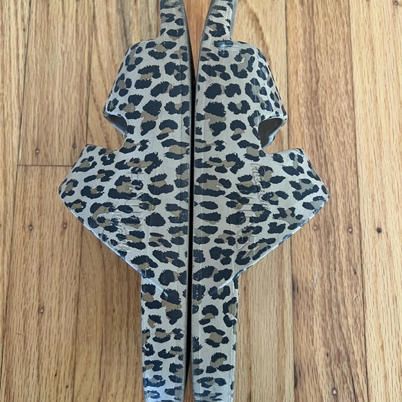 Freedom Moses Cheetah Slide Sandal - Picture 4 of 7